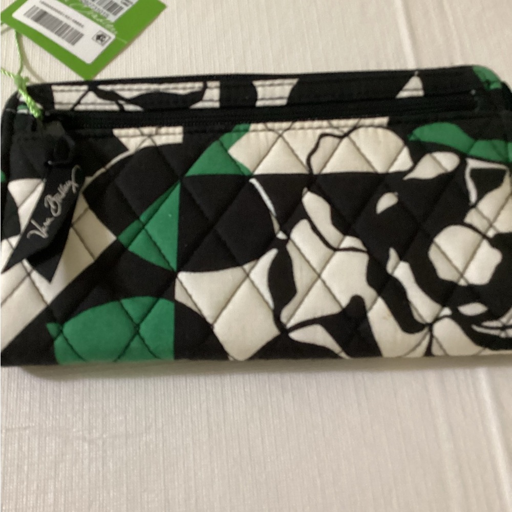 Vera Bradley wristlet. NWT